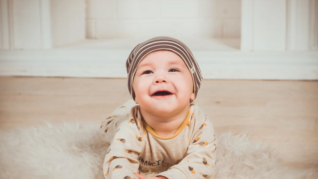 Hoe kan ik mijn baby leren omrollen