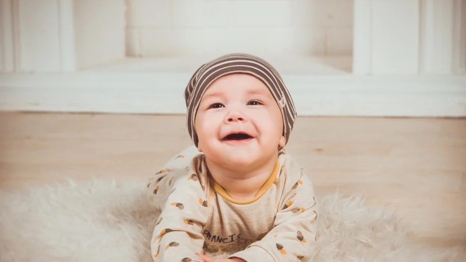 Hoe kan ik mijn baby leren omrollen